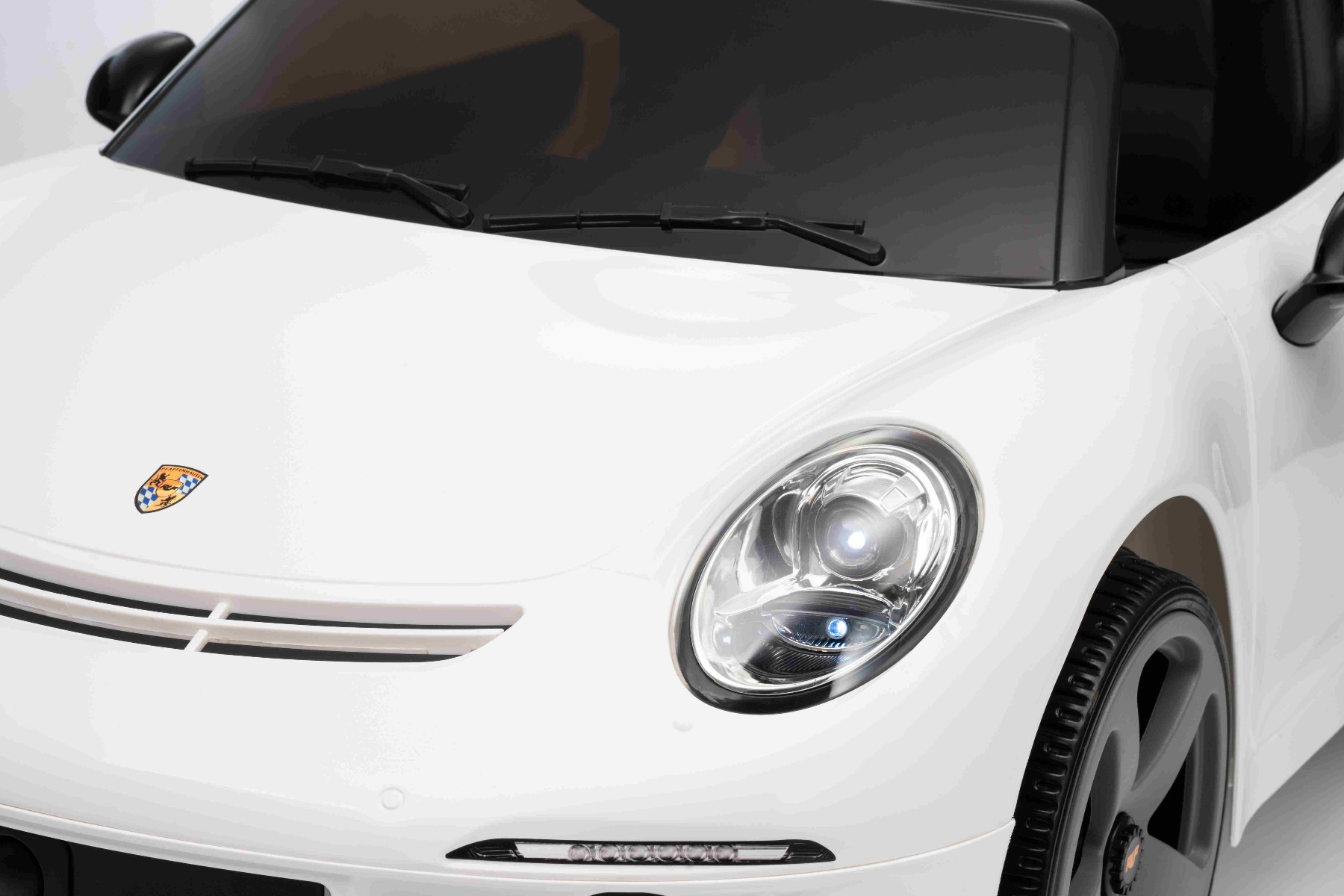 Mașină electrică copii RUF GT 12V, alb, Uși care se deschid, Telecomandă 2.4 GHz, Lumini LED față și spate, Intrare USB/Aux, Baterie litiu, Motor 2 X 35W, Licență ORIGINALĂ - imagine 24