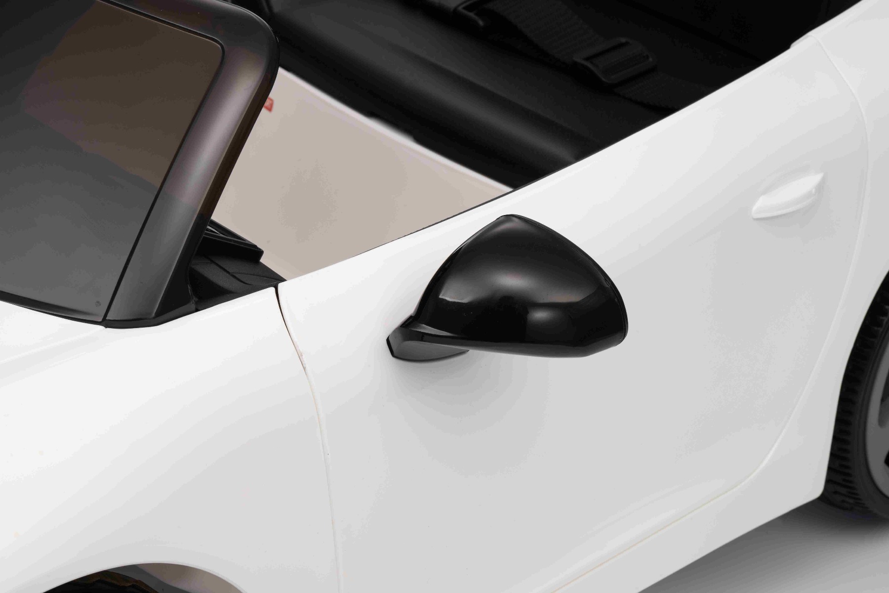 Mașină electrică copii RUF GT 12V, alb, Uși care se deschid, Telecomandă 2.4 GHz, Lumini LED față și spate, Intrare USB/Aux, Baterie litiu, Motor 2 X 35W, Licență ORIGINALĂ - imagine 27