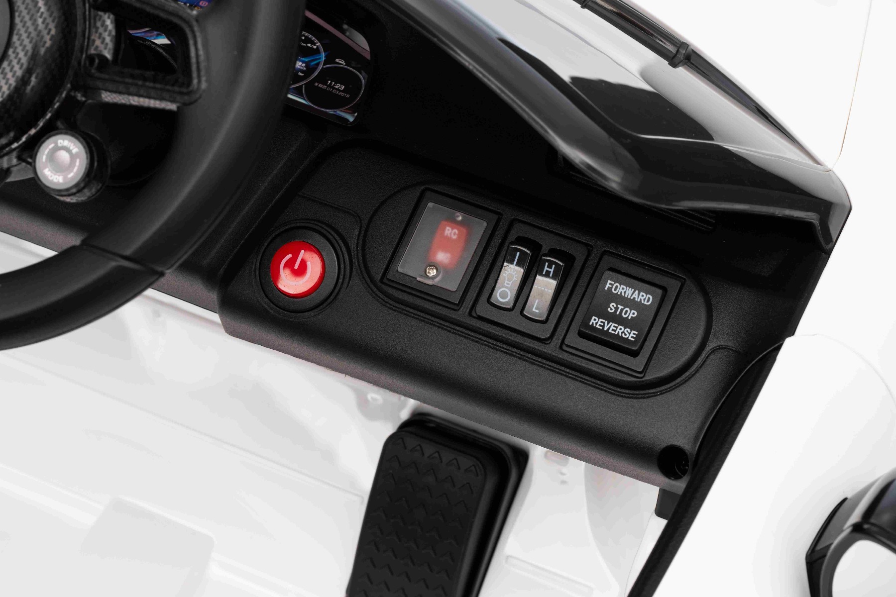 Mașină electrică copii RUF GT 12V, alb, Uși care se deschid, Telecomandă 2.4 GHz, Lumini LED față și spate, Intrare USB/Aux, Baterie litiu, Motor 2 X 35W, Licență ORIGINALĂ - imagine 33