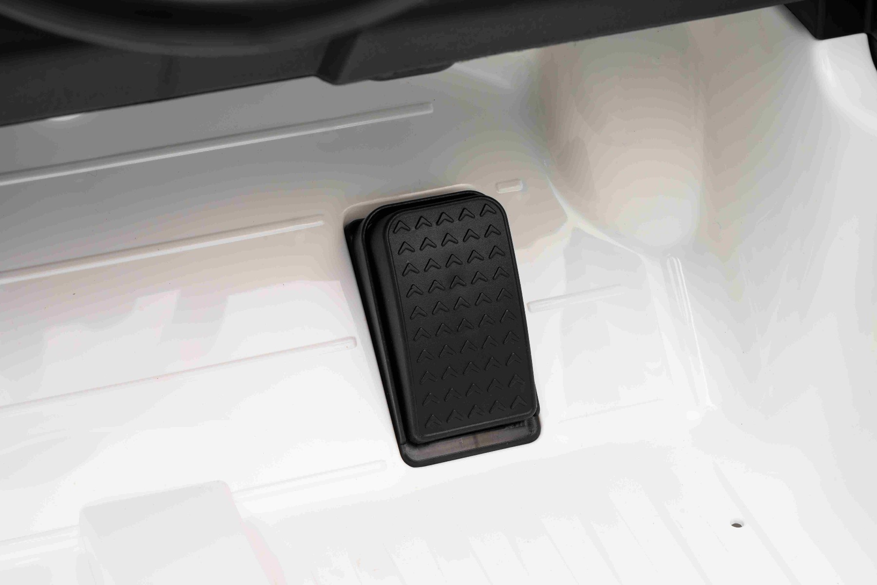 Mașină electrică copii RUF GT 12V, alb, Uși care se deschid, Telecomandă 2.4 GHz, Lumini LED față și spate, Intrare USB/Aux, Baterie litiu, Motor 2 X 35W, Licență ORIGINALĂ - imagine 35