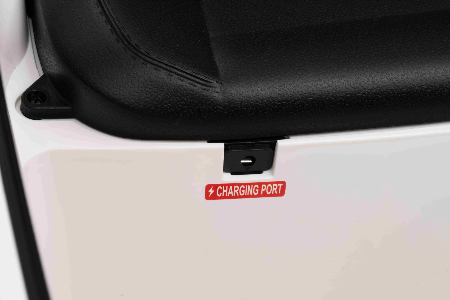 Mașină electrică copii RUF GT 12V, alb, Uși care se deschid, Telecomandă 2.4 GHz, Lumini LED față și spate, Intrare USB/Aux, Baterie litiu, Motor 2 X 35W, Licență ORIGINALĂ - imagine 40