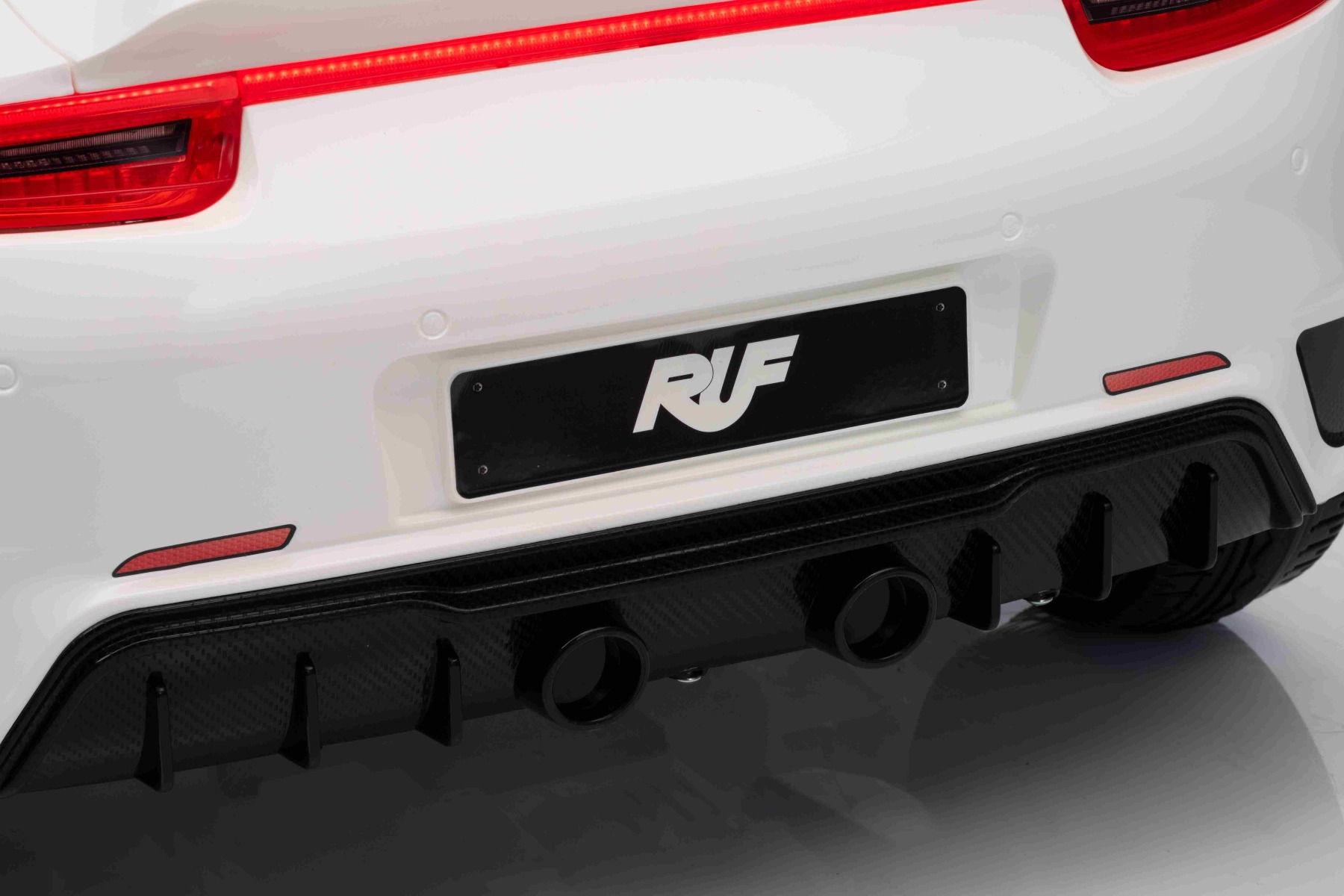Mașină electrică copii RUF GT 12V, alb, Uși care se deschid, Telecomandă 2.4 GHz, Lumini LED față și spate, Intrare USB/Aux, Baterie litiu, Motor 2 X 35W, Licență ORIGINALĂ - imagine 42
