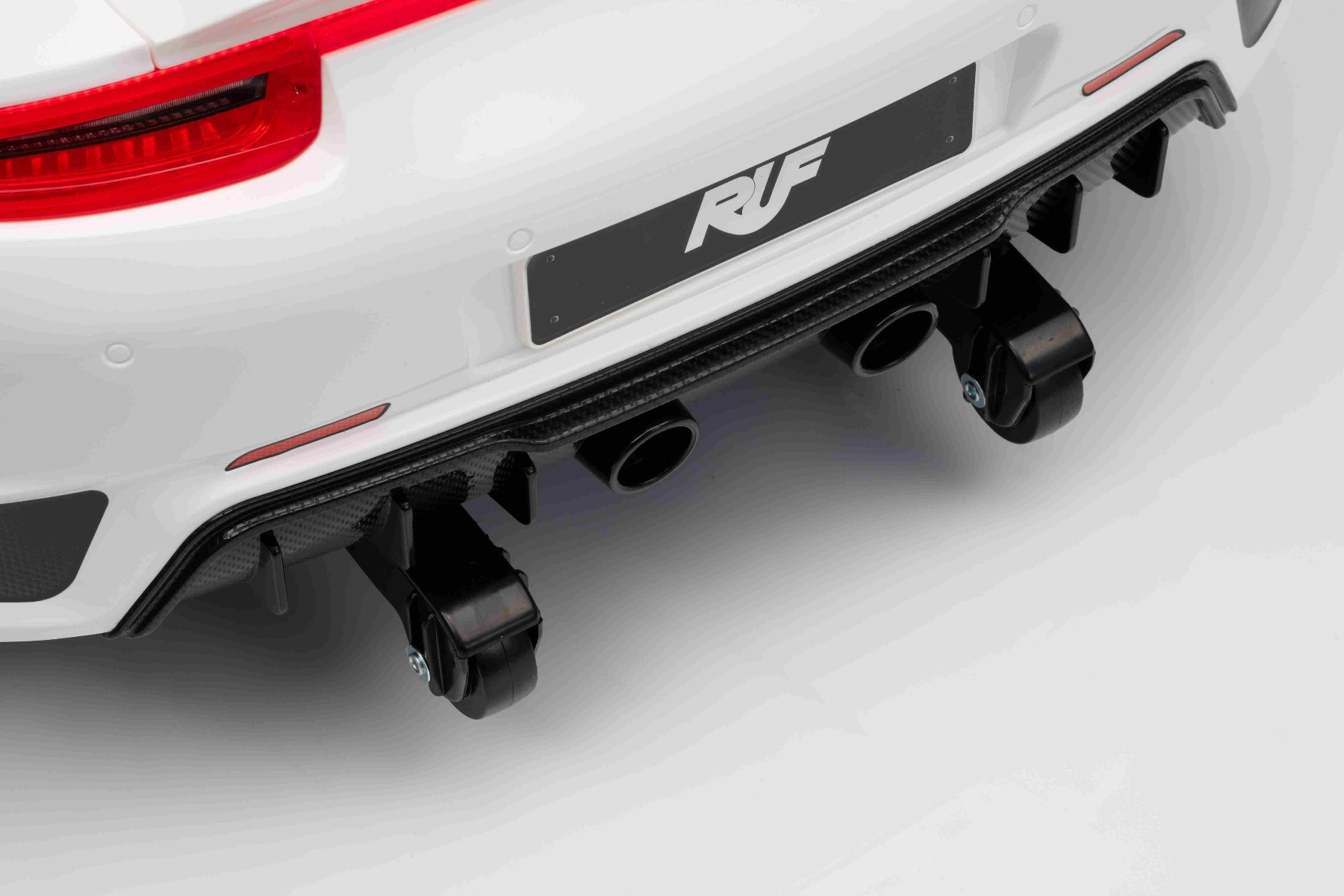 Mașină electrică copii RUF GT 12V, alb, Uși care se deschid, Telecomandă 2.4 GHz, Lumini LED față și spate, Intrare USB/Aux, Baterie litiu, Motor 2 X 35W, Licență ORIGINALĂ - imagine 44