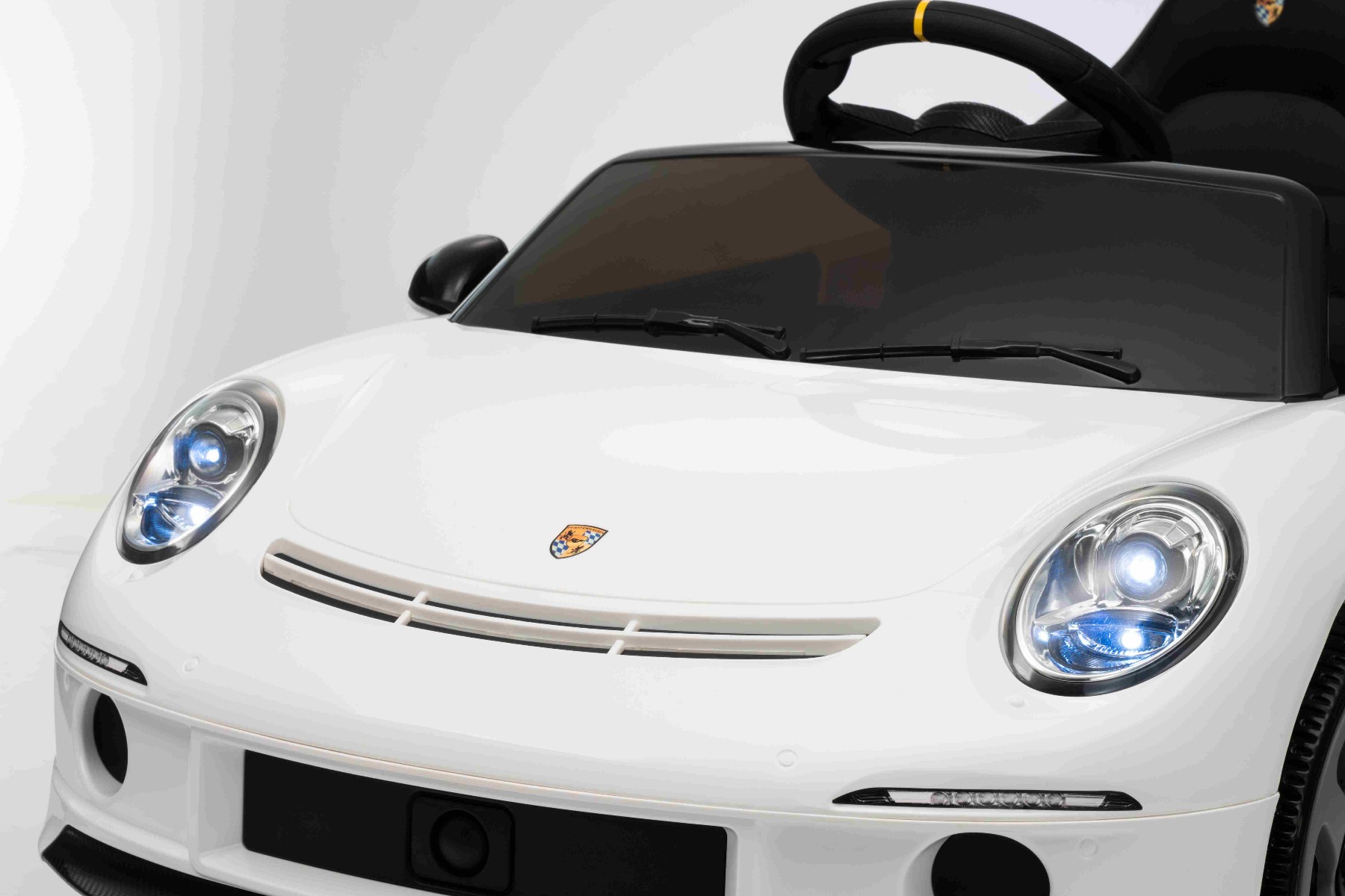 Mașină electrică copii RUF GT 12V, alb, Uși care se deschid, Telecomandă 2.4 GHz, Lumini LED față și spate, Intrare USB/Aux, Baterie litiu, Motor 2 X 35W, Licență ORIGINALĂ - imagine 46