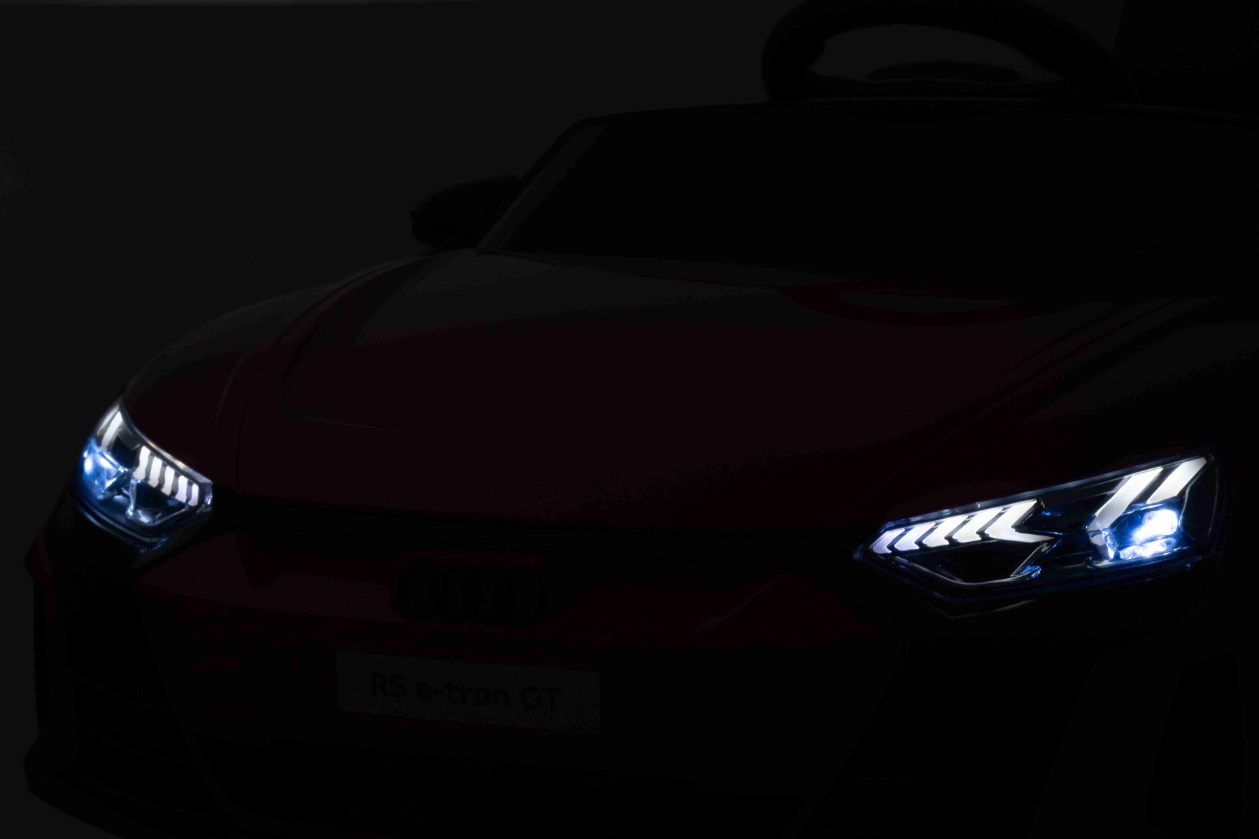 Maşinuţa electrica copii Audi RS E-tron GT 12V, albastru, scaun lat, telecomandă 2.4 GHz, intrare USB / AUX, Bluetooth, suspensie, baterie litiu, lumini LED, motor 2 x 25W, licență ORIGINALĂ - imagine 3