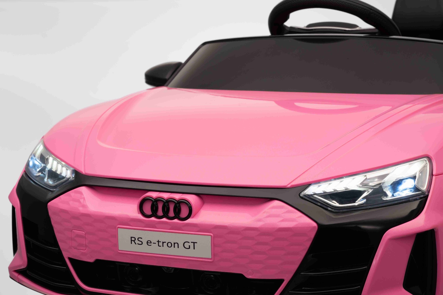 Maşinuţa electrica copii Audi RS E-tron GT 12V, roz, scaun lat, telecomandă 2.4 GHz, intrare USB / AUX, Bluetooth, suspensie, baterie litiu, lumini LED, motor 2 x 25W, licență ORIGINALĂ - imagine 21