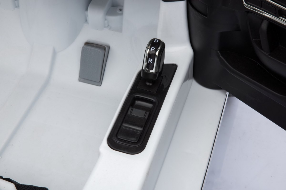 MAȘINUȚĂ ELECTRICĂ PENTRU COPII VOLKSWAGEN TOUAREG LUCIOS alb - imagine 5