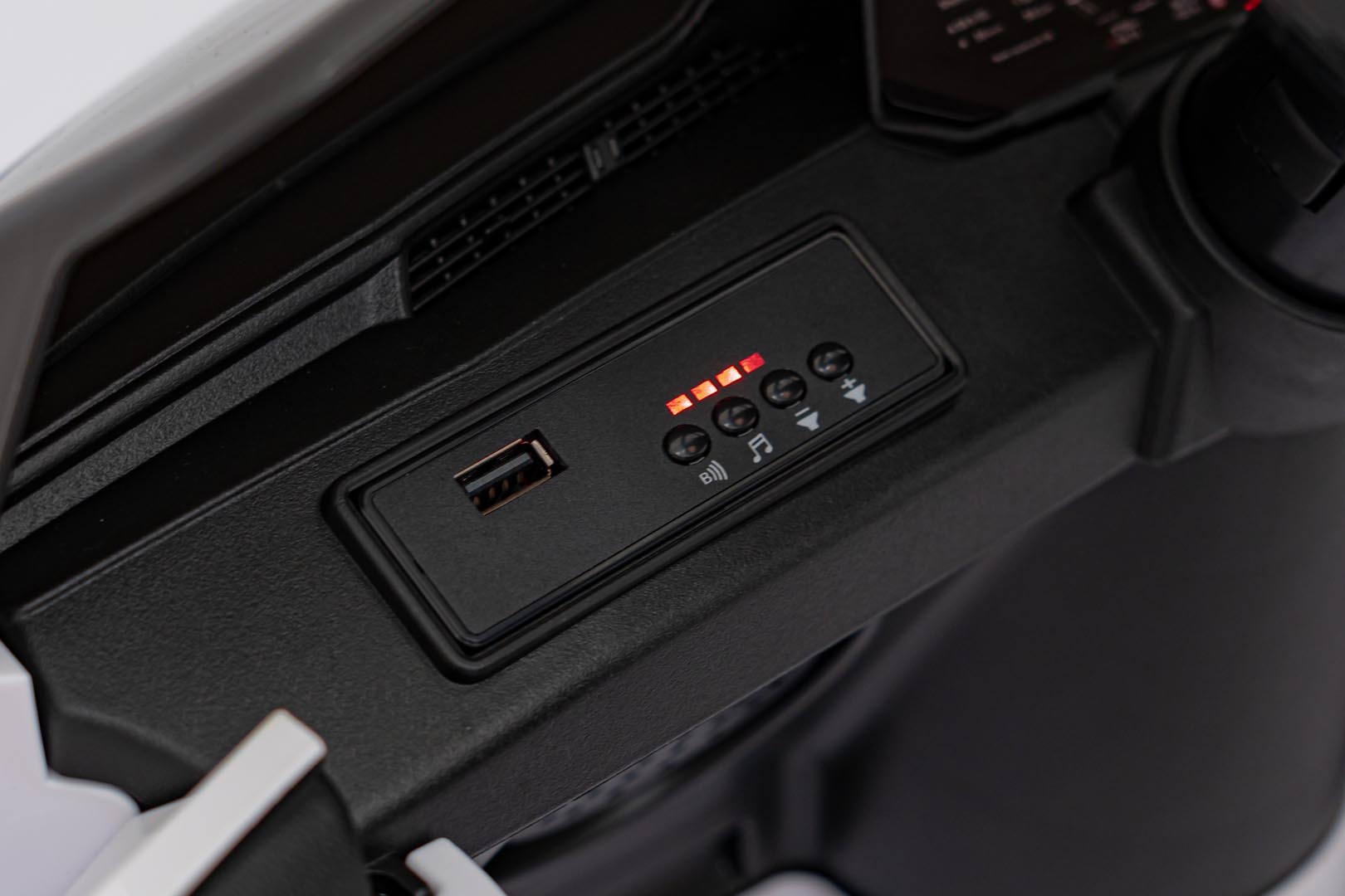 Masinuta electrica pentru copii Audi SQ8 12V (2168) Alb - imagine 6