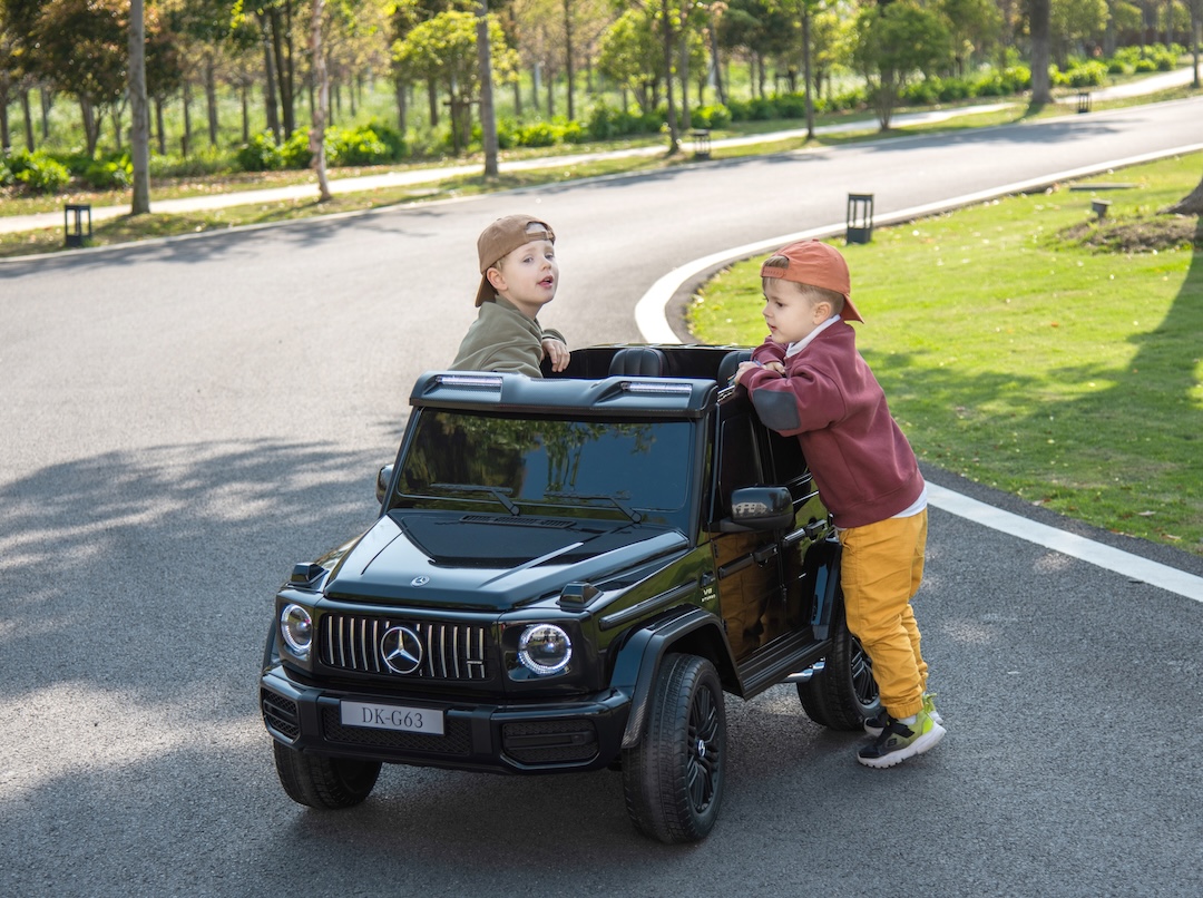 Masina electrica pentru copii cu 2 locuri, Mercedes AMG G63 XXL 24V 800W 4x4 ecran LCD, echipare Lux (G63-mp4) Alb - imagine 18