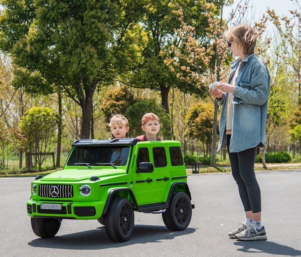 Masina electrica pentru copii cu 2 locuri, Mercedes AMG G63 XXL 24V 800W 4x4 ecran LCD, echipare Lux (G63-mp4) Alb - imagine 2