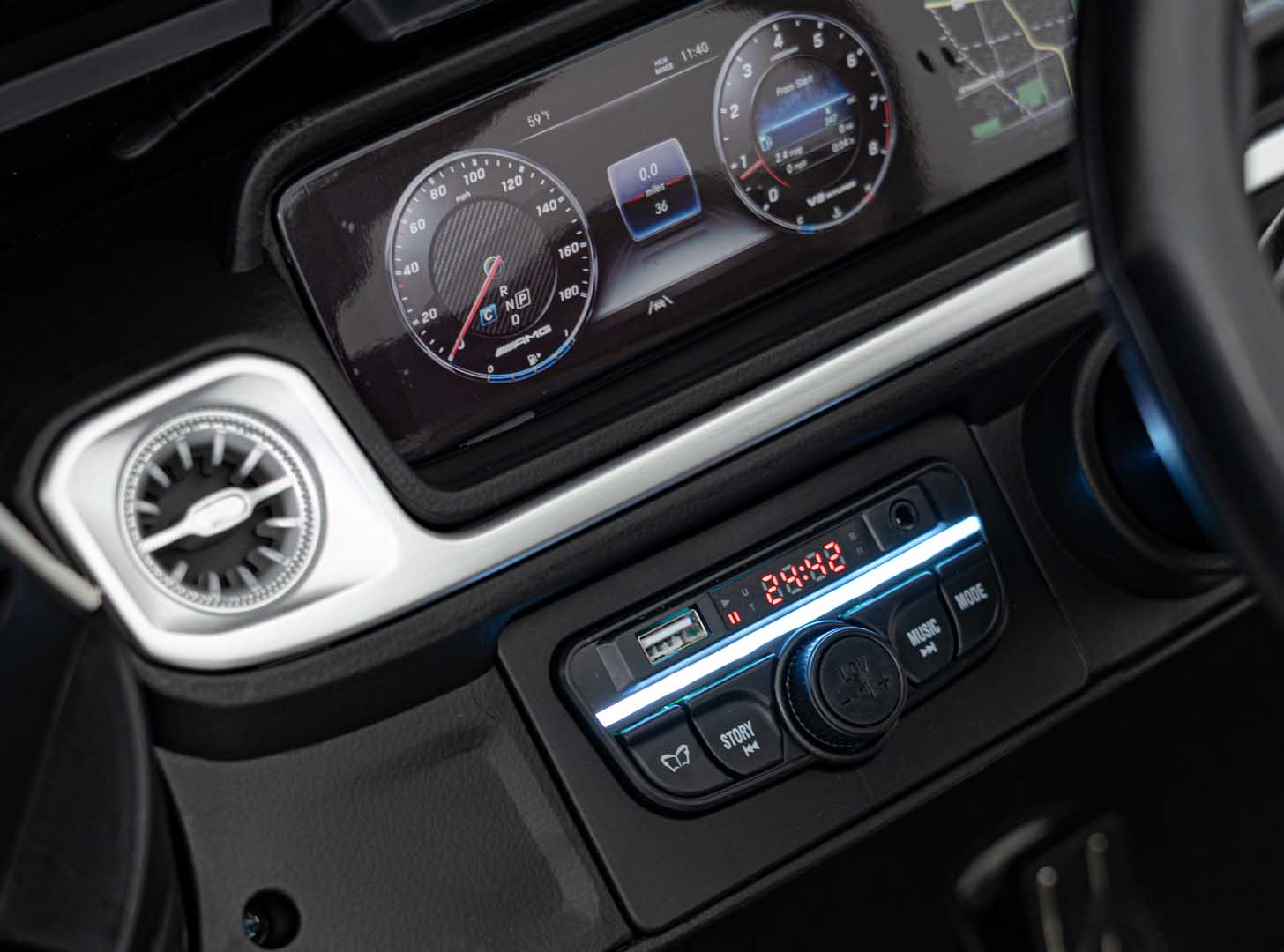 Masina electrica pentru copii cu 2 locuri, Mercedes AMG G63 XXL 24V 800W 4x4 ecran LCD, echipare Lux (G63-mp4) Alb - imagine 10