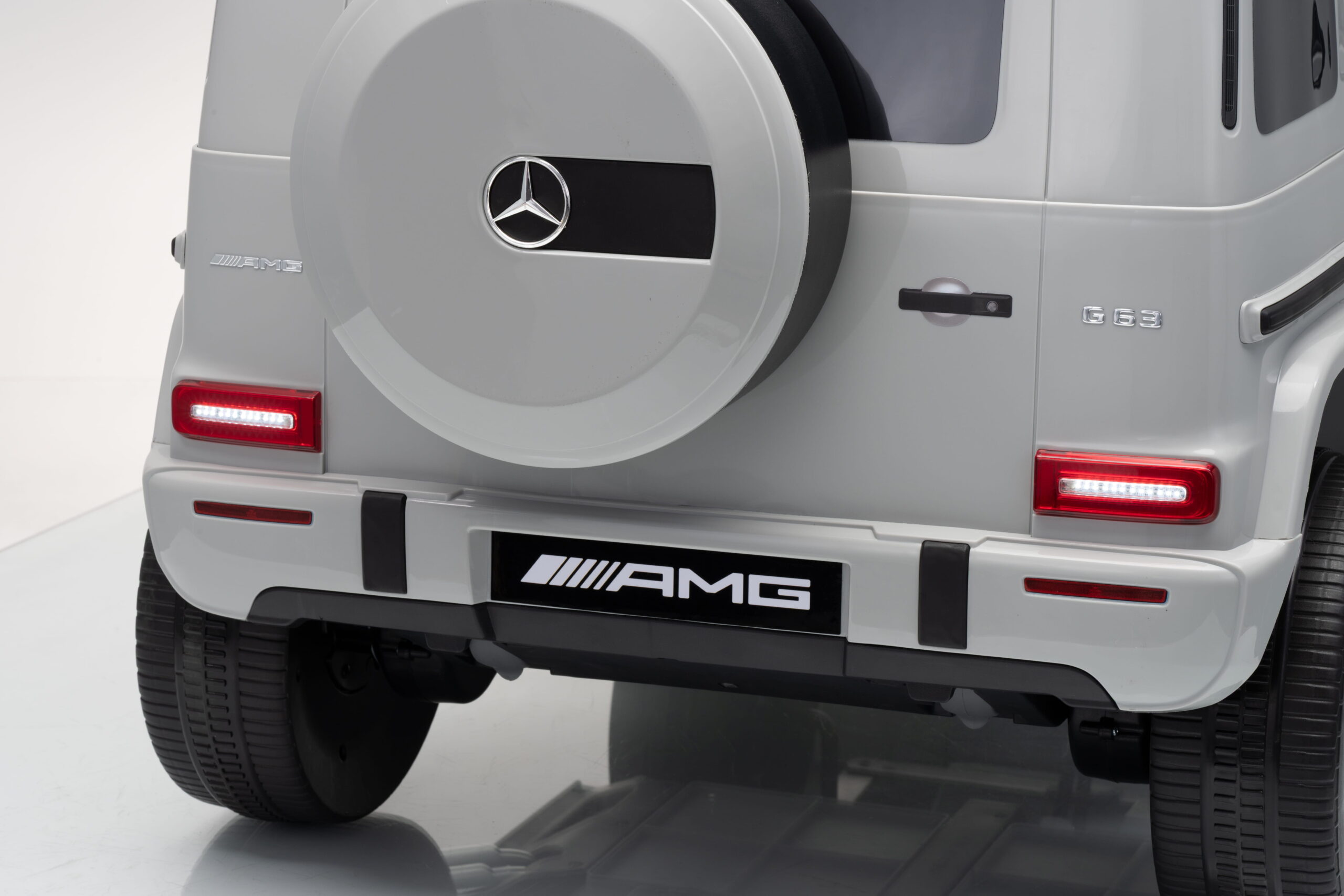 Masinuta electrica pentru copii, Mercedes AMG G63 12V 4x4, roti EVA, scaun piele, telecomanda parentala, Gri - imagine 2
