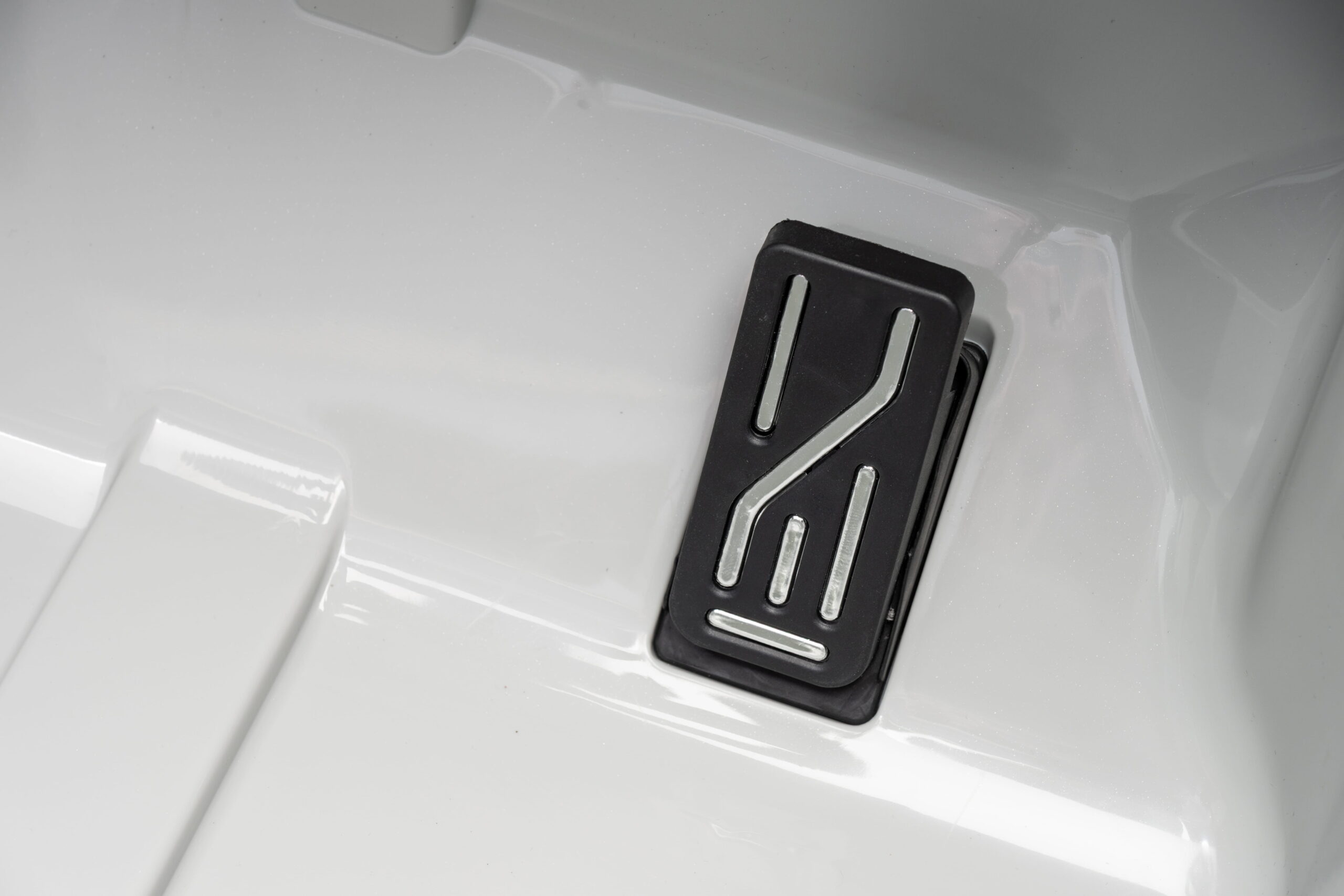 Masinuta electrica pentru copii, Mercedes AMG G63 12V 4x4, roti EVA, scaun piele, telecomanda parentala, Gri - imagine 6