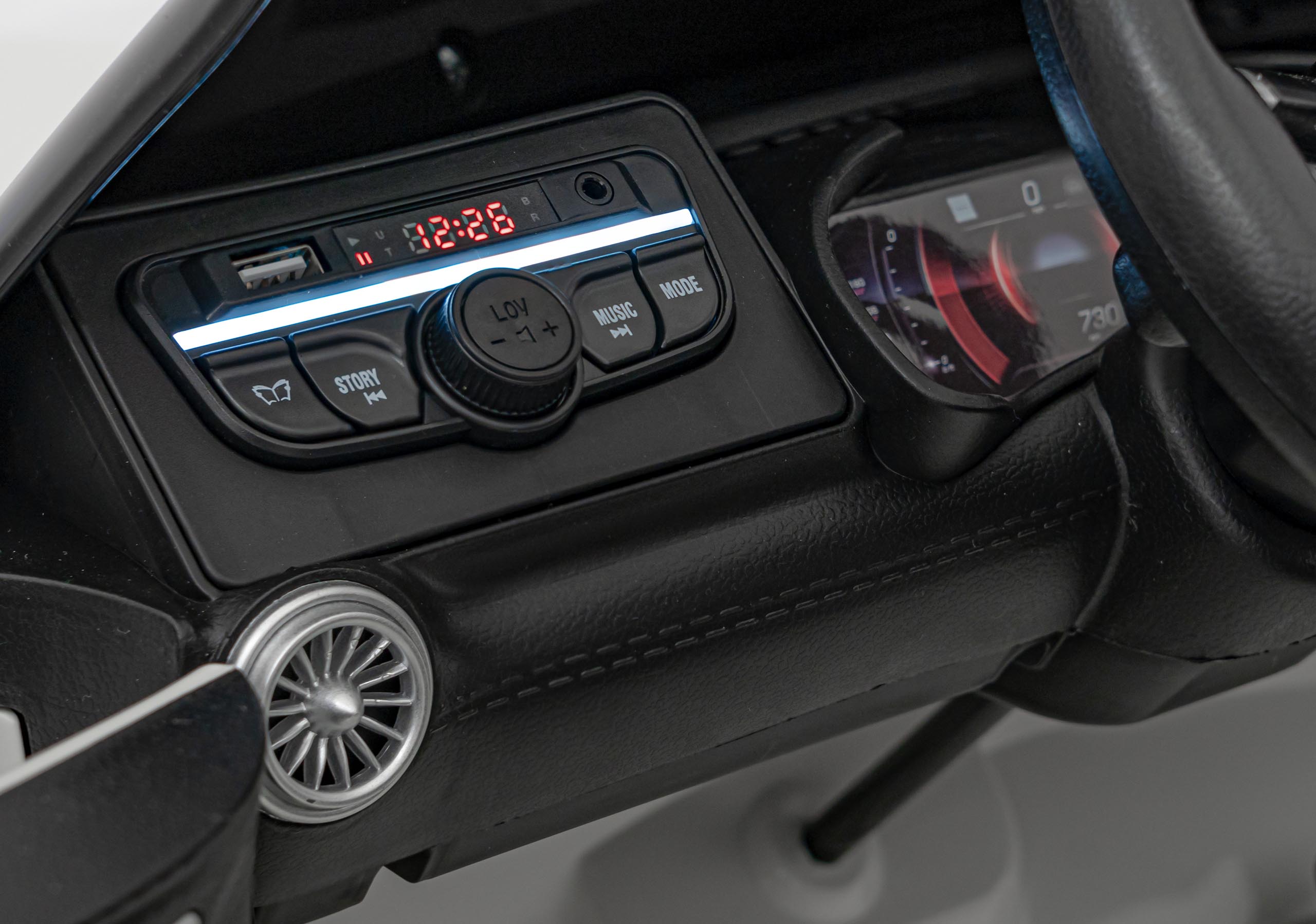 Masinuta electrica pentru copii Mercedes Benz AMG SL63 4x4 12V 200W, roti EVA, scaun piele, telecomanda parentala, Alb - imagine 5