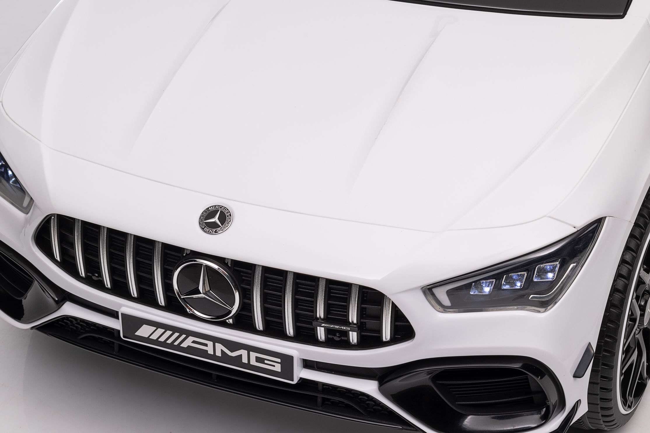 Masinuta electrica copii Mercedes-AMG CLA45 12V 90W Alb, roti EVA, scaun piele, telecomanda parentala, Bluetooth, Mercedes Benz - imagine 4