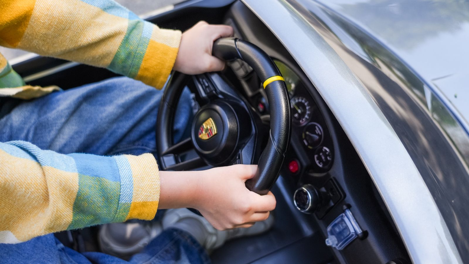 Masina electrica pentru copii cu 2 locuri, Porsche 911 GT3 XXL 24V 640W-brushless, ecran LCD, covorașe si husa cu logo, echipare Lux, Alb - imagine 5