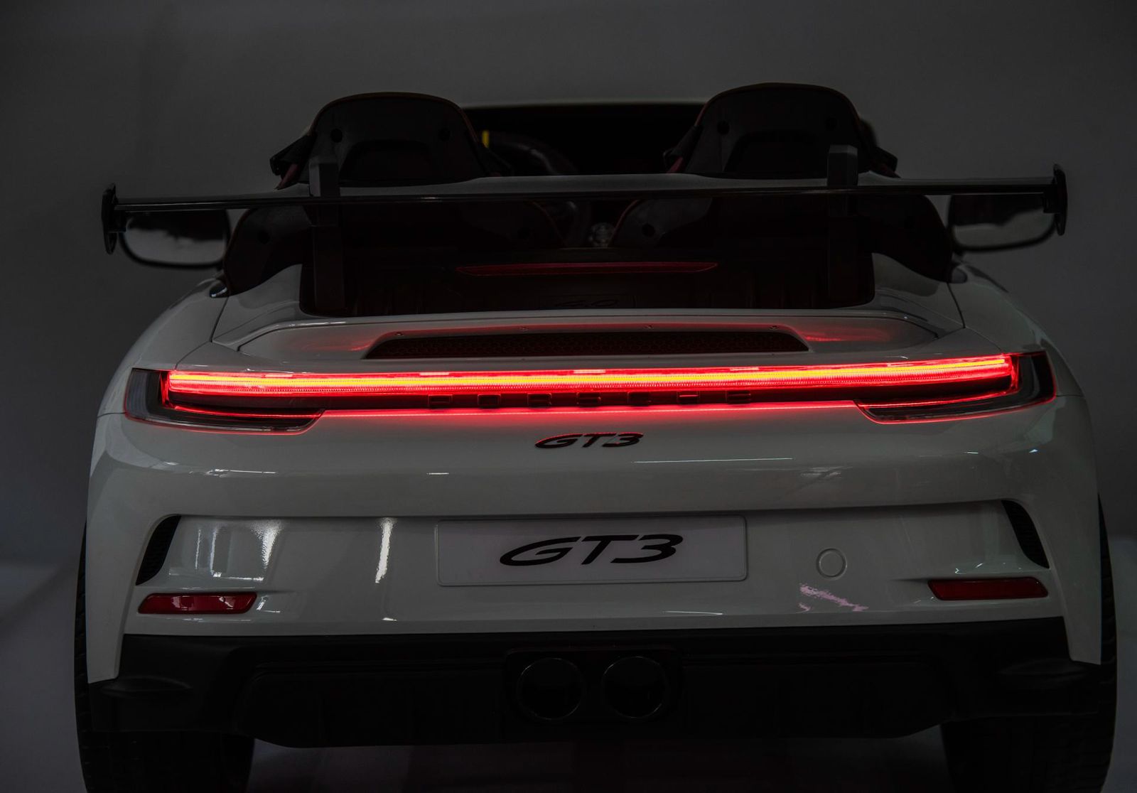 Masina electrica pentru copii cu 2 locuri, Porsche 911 GT3 XXL 24V 640W-brushless, ecran LCD, covorașe si husa cu logo, echipare Lux, Alb - imagine 4